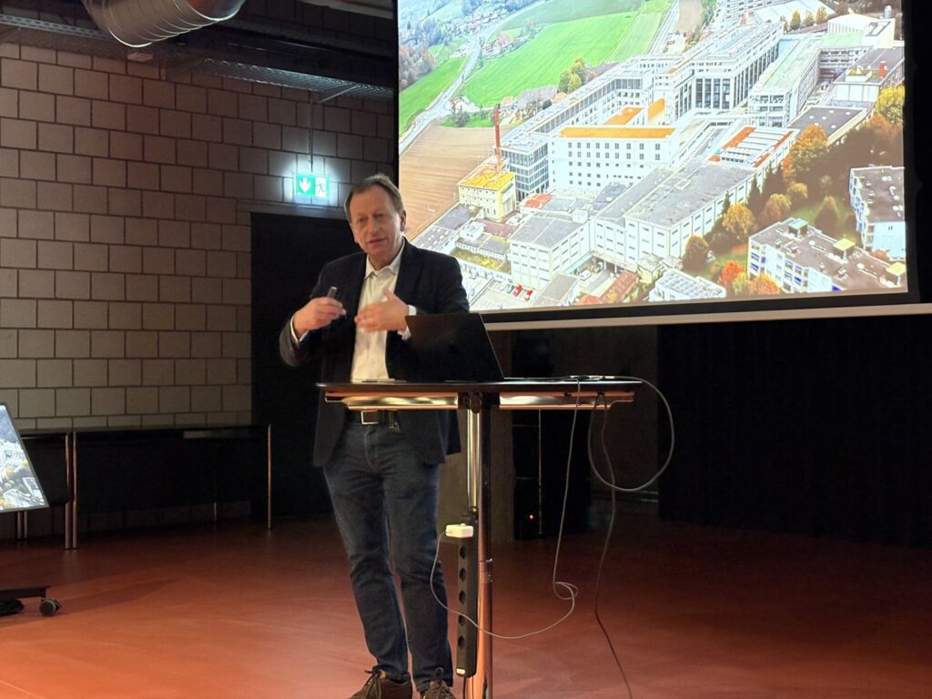 Roger Spindler stellt die Schule für Gestaltung vor