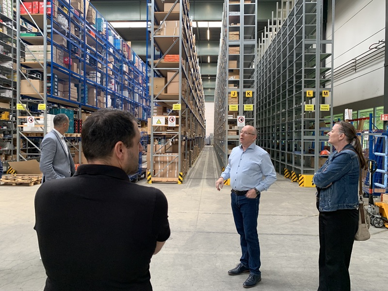 Das Lager und die Bewirtschaftung bei der Immer AG ist eindrücklich