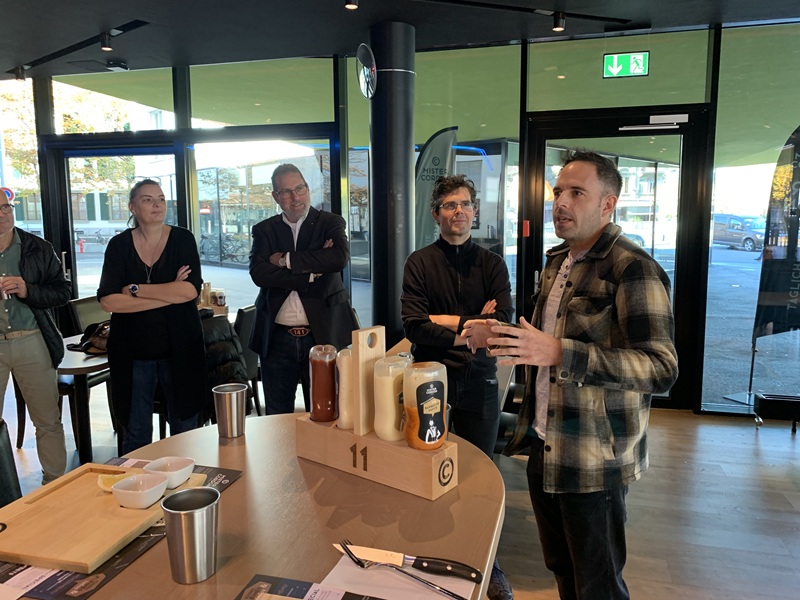 Chris Rosser erzählt dem CEO-Club die Geschichte und Idee von Mister Cordon