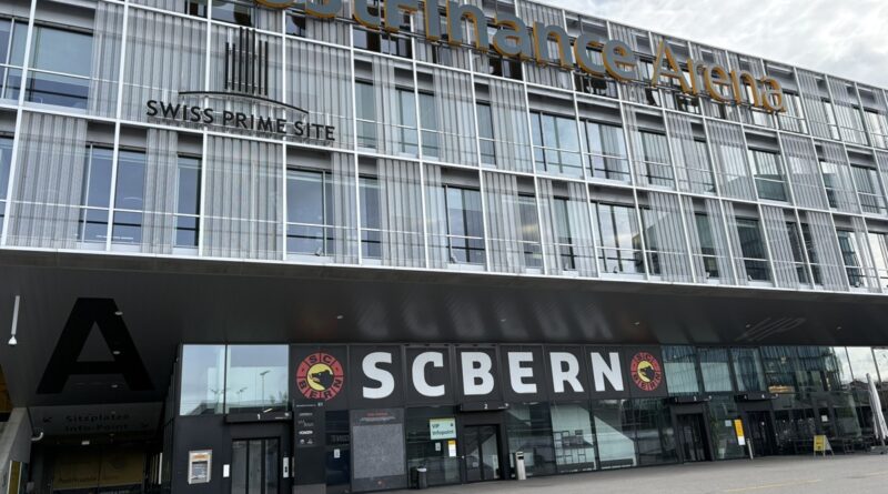 An einer Exkursion lernt der CEO-Club den SCB als Unternehmen kennen.