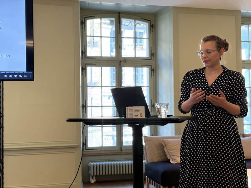 Jasmin Nussbaumer, Edorex AG als kompetente Referentin beim CEO-Club mit dem Thema KI in der KMU-Praxis