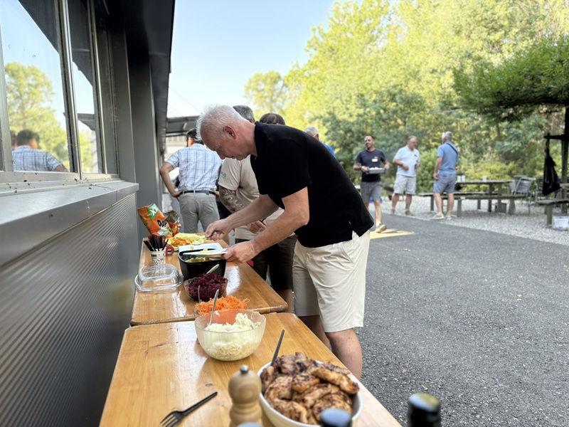 Buffet am Sommerevent 2026 des CEO-Club, KMU-Netzwerk-Schweiz