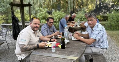 Gespräche und Essen am Sommerevent 2026 des CEO-Club, KMU-Netzwerk-Schweiz